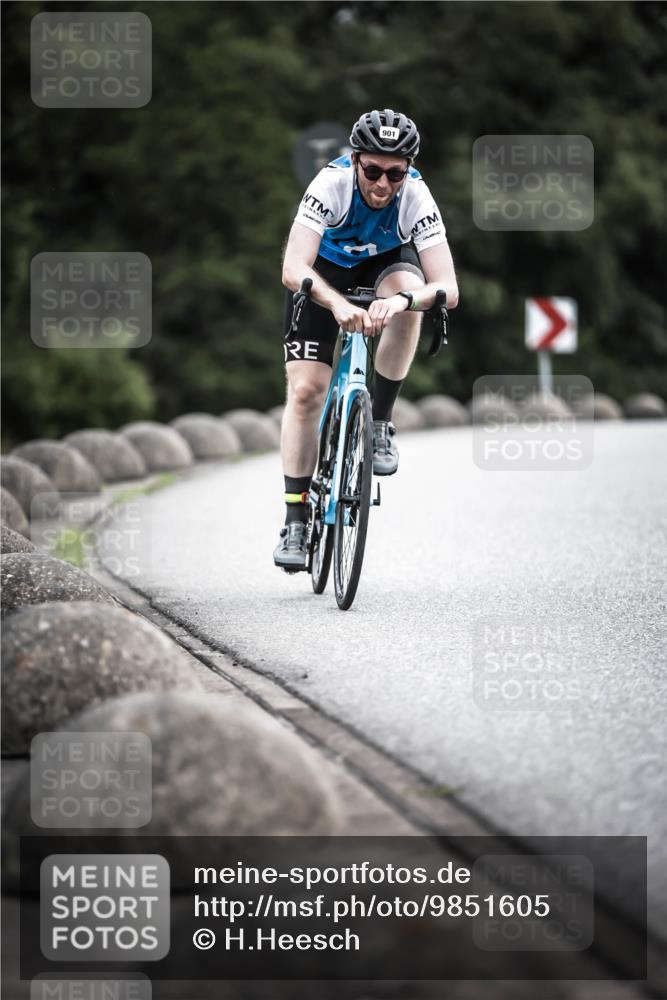 21.06.2026 - 29. Vierlanden-Triathlon H.Heesch http://msf.ph/oto/9851605 21.06.2026 12:04:00 Radfahren 901 meine-sportfotos.de