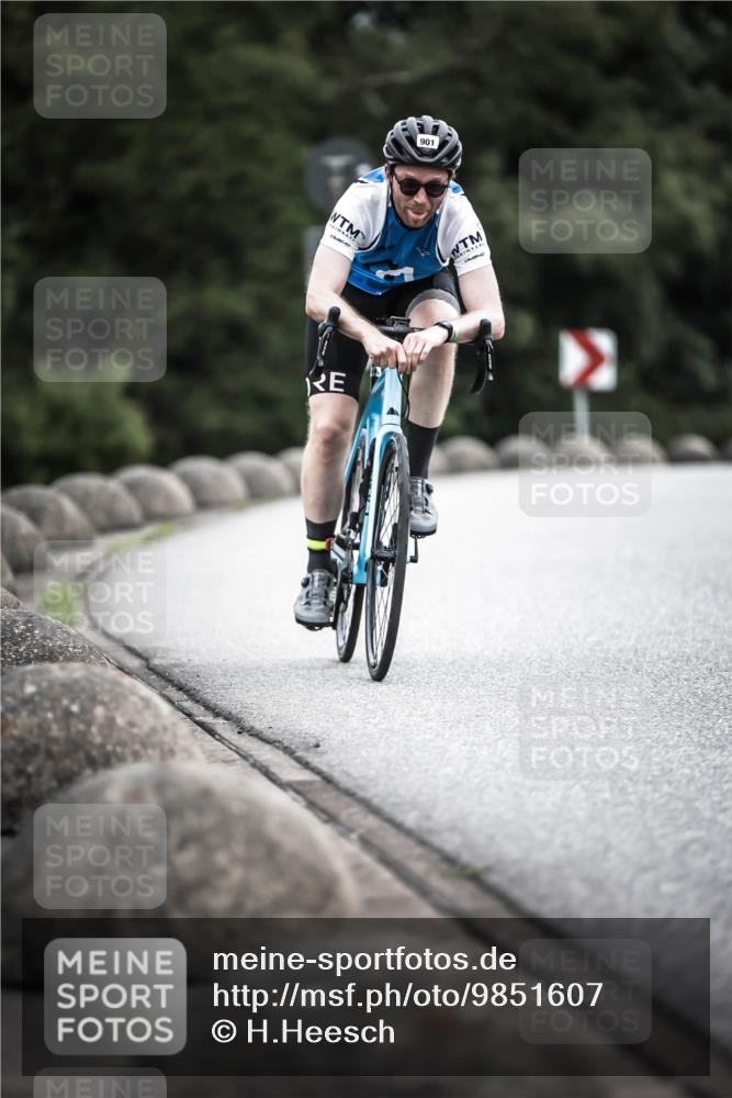 21.06.2026 - 29. Vierlanden-Triathlon H.Heesch http://msf.ph/oto/9851607 21.06.2026 12:04:00 Radfahren 901 meine-sportfotos.de