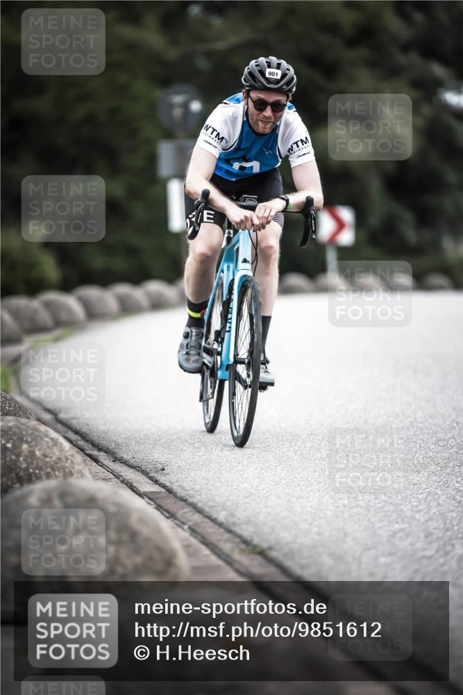 21.06.2026 - 29. Vierlanden-Triathlon H.Heesch http://msf.ph/oto/9851612 21.06.2026 12:04:00 Radfahren 901 meine-sportfotos.de