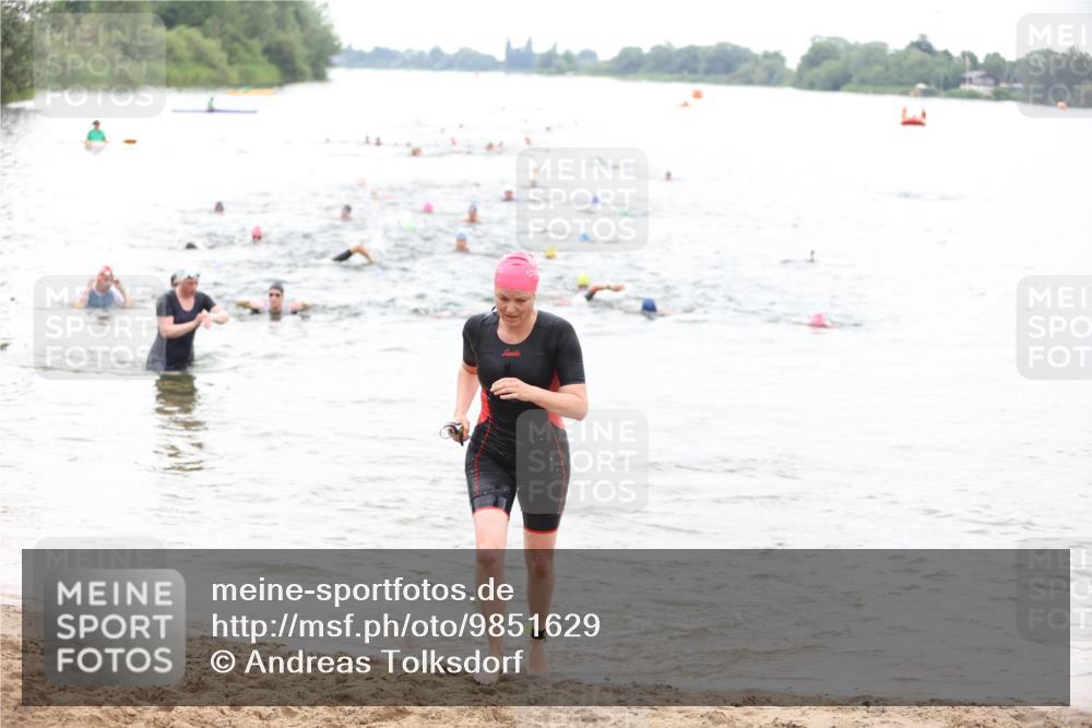 21.06.2026 - 29. Vierlanden-Triathlon Andreas Tolksdorf http://msf.ph/oto/9851629 21.06.2026 10:18:11 Schwimmen 494, 592 meine-sportfotos.de