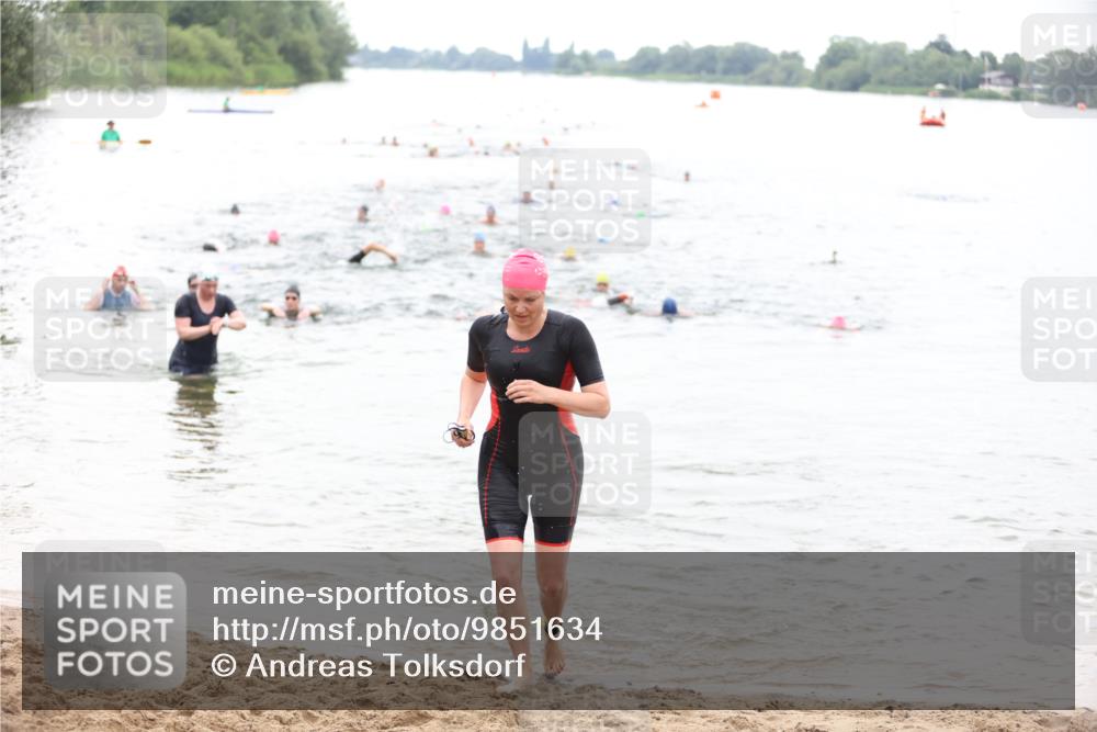 21.06.2026 - 29. Vierlanden-Triathlon Andreas Tolksdorf http://msf.ph/oto/9851634 21.06.2026 10:18:11 Schwimmen 494, 592 meine-sportfotos.de