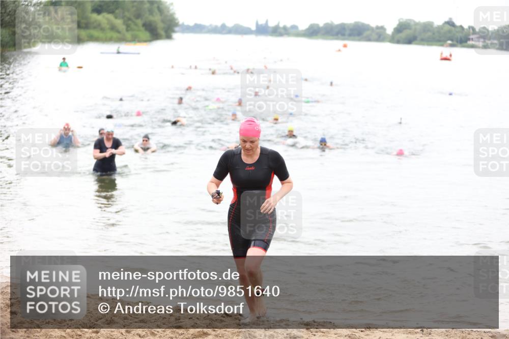 21.06.2026 - 29. Vierlanden-Triathlon Andreas Tolksdorf http://msf.ph/oto/9851640 21.06.2026 10:18:12 Schwimmen 494, 592, 618 meine-sportfotos.de
