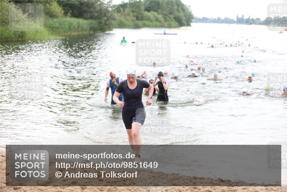 21.06.2026 - 29. Vierlanden-Triathlon Andreas Tolksdorf http://msf.ph/oto/9851649 21.06.2026 10:18:18 Schwimmen 494, 499, 571, 592, 606, 618 meine-sportfotos.de