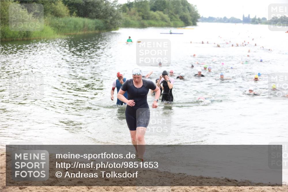 21.06.2026 - 29. Vierlanden-Triathlon Andreas Tolksdorf http://msf.ph/oto/9851653 21.06.2026 10:18:18 Schwimmen 494, 499, 571, 592, 606, 618 meine-sportfotos.de