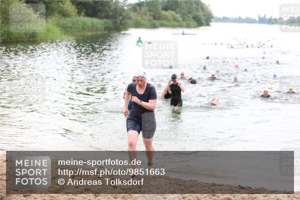 21.06.2026 - 29. Vierlanden-Triathlon Andreas Tolksdorf http://msf.ph/oto/9851663 21.06.2026 10:18:18 Schwimmen 494, 499, 571, 592, 606, 618 meine-sportfotos.de