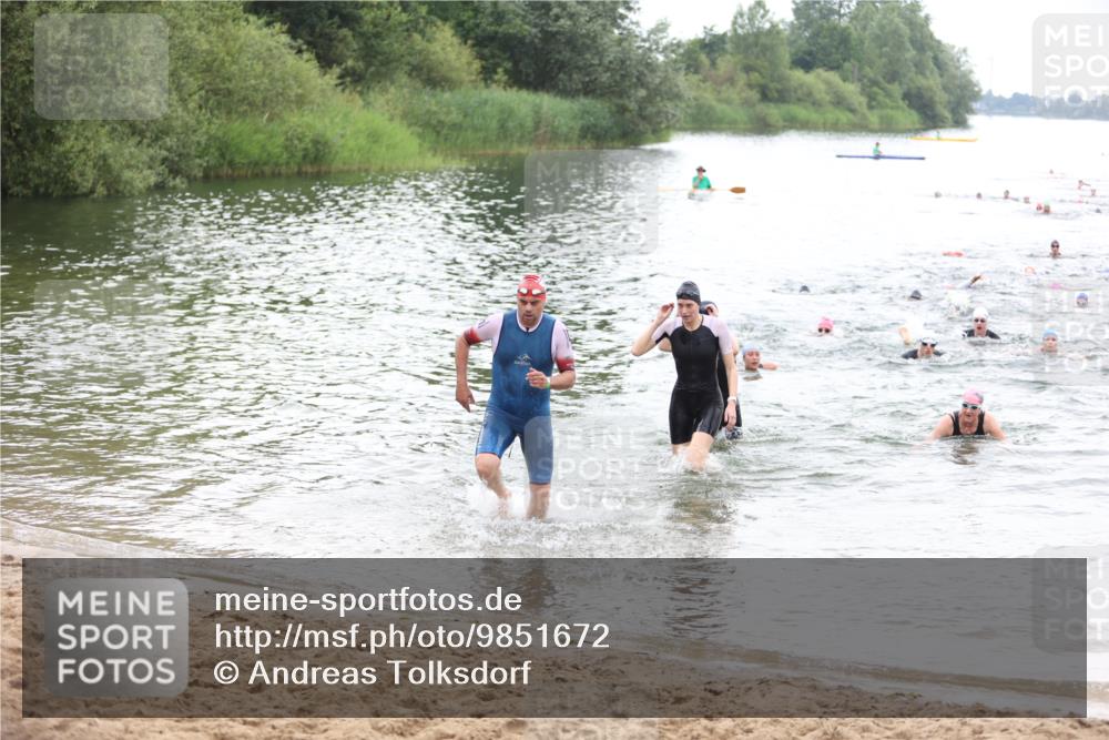 21.06.2026 - 29. Vierlanden-Triathlon Andreas Tolksdorf http://msf.ph/oto/9851672 21.06.2026 10:18:21 Schwimmen 499, 571, 582, 592, 606, 618 meine-sportfotos.de