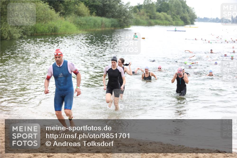 21.06.2026 - 29. Vierlanden-Triathlon Andreas Tolksdorf http://msf.ph/oto/9851701 21.06.2026 10:18:23 Schwimmen 499, 513, 539, 571, 582, 592, 605, 606, 608, 618 meine-sportfotos.de