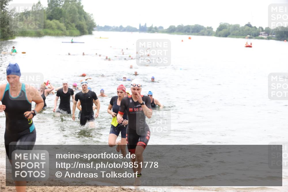 21.06.2026 - 29. Vierlanden-Triathlon Andreas Tolksdorf http://msf.ph/oto/9851778 21.06.2026 10:18:31 Schwimmen 368, 391, 499, 510, 513, 516, 539, 558, 582, 583, 590, 605, 608 meine-sportfotos.de