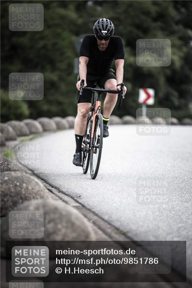 21.06.2026 - 29. Vierlanden-Triathlon H.Heesch http://msf.ph/oto/9851786 21.06.2026 12:04:53 Radfahren 766, 828 meine-sportfotos.de