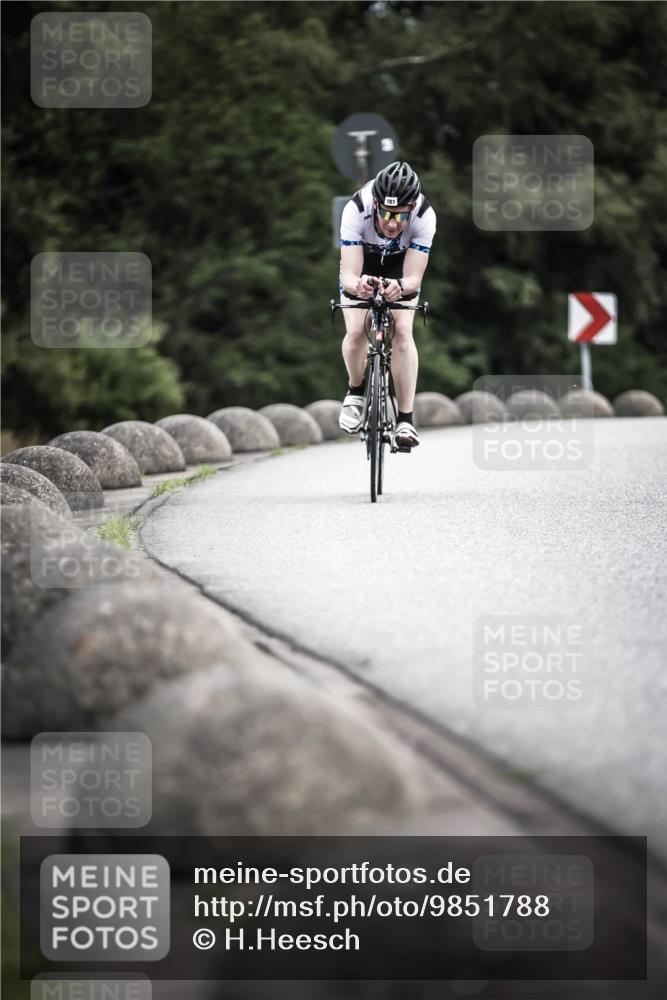 21.06.2026 - 29. Vierlanden-Triathlon H.Heesch http://msf.ph/oto/9851788 21.06.2026 12:05:00 Radfahren 245, 781, 964 meine-sportfotos.de