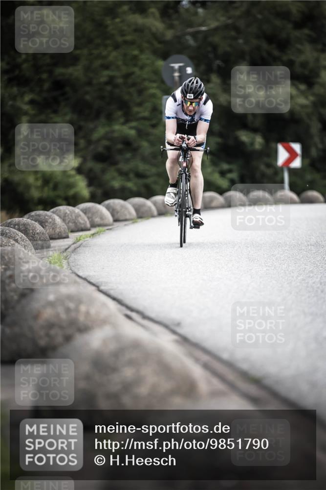 21.06.2026 - 29. Vierlanden-Triathlon H.Heesch http://msf.ph/oto/9851790 21.06.2026 12:05:00 Radfahren 245, 781, 964 meine-sportfotos.de