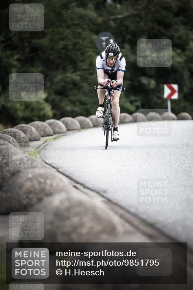 21.06.2026 - 29. Vierlanden-Triathlon H.Heesch http://msf.ph/oto/9851795 21.06.2026 12:05:00 Radfahren 245, 781, 964 meine-sportfotos.de