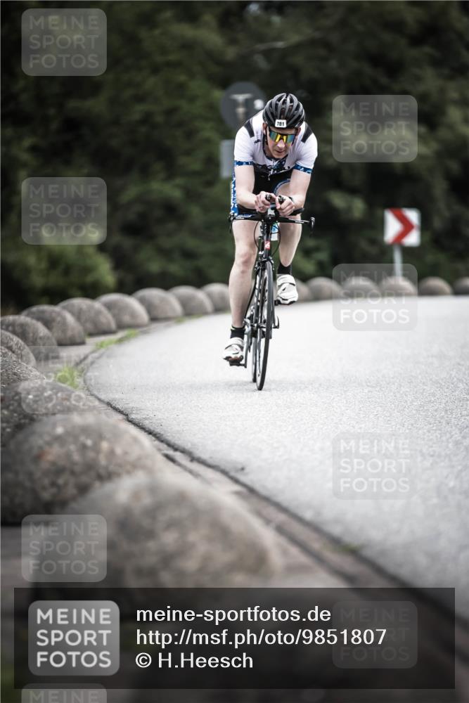 21.06.2026 - 29. Vierlanden-Triathlon H.Heesch http://msf.ph/oto/9851807 21.06.2026 12:05:01 Radfahren 245, 781, 882, 964 meine-sportfotos.de