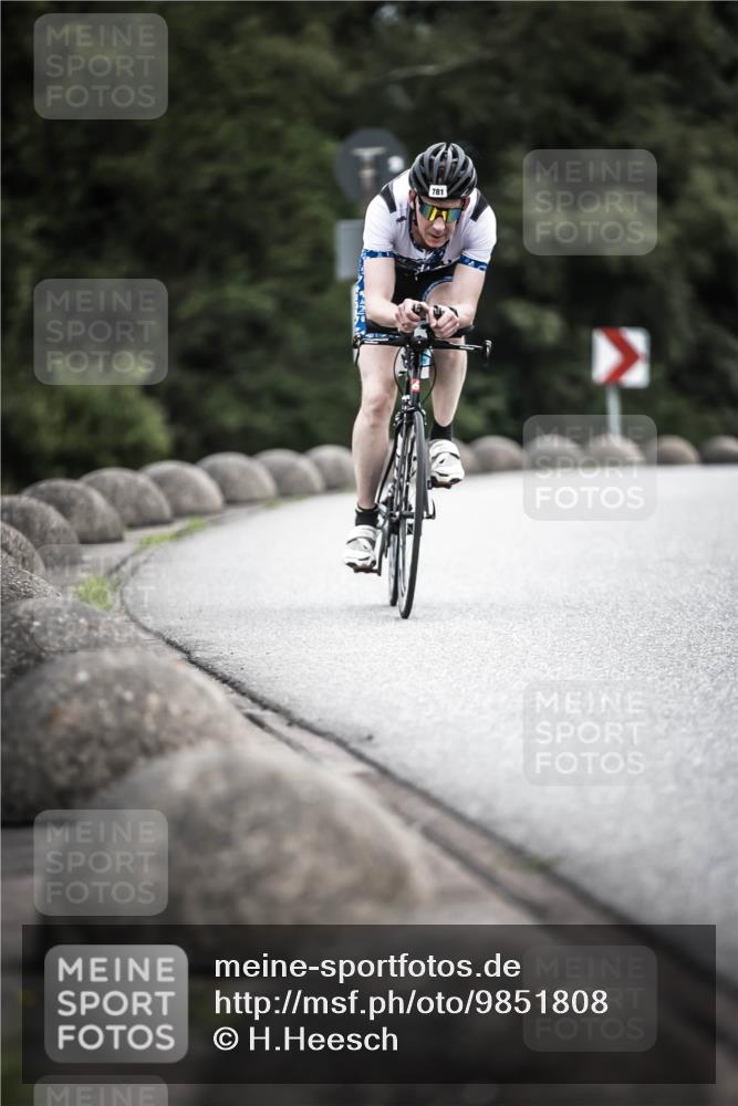 21.06.2026 - 29. Vierlanden-Triathlon H.Heesch http://msf.ph/oto/9851808 21.06.2026 12:05:01 Radfahren 245, 781, 882, 964 meine-sportfotos.de