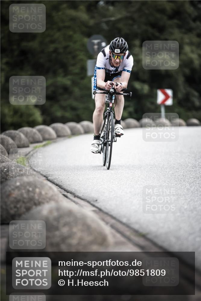 21.06.2026 - 29. Vierlanden-Triathlon H.Heesch http://msf.ph/oto/9851809 21.06.2026 12:05:01 Radfahren 245, 781, 882, 964 meine-sportfotos.de