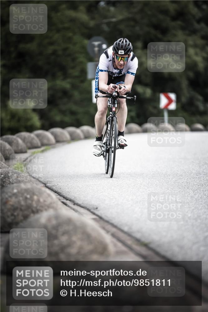 21.06.2026 - 29. Vierlanden-Triathlon H.Heesch http://msf.ph/oto/9851811 21.06.2026 12:05:01 Radfahren 245, 781, 882, 964 meine-sportfotos.de