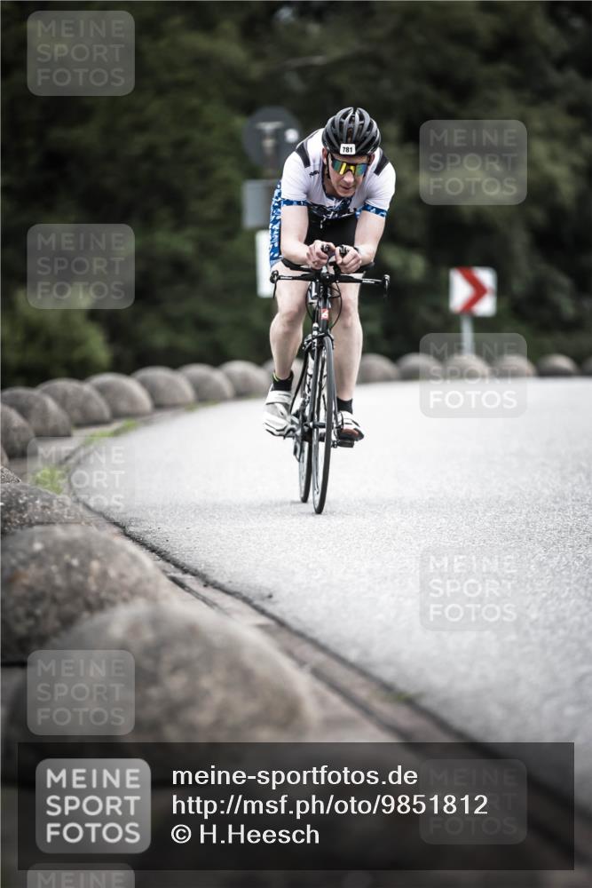 21.06.2026 - 29. Vierlanden-Triathlon H.Heesch http://msf.ph/oto/9851812 21.06.2026 12:05:01 Radfahren 245, 781, 882, 964 meine-sportfotos.de