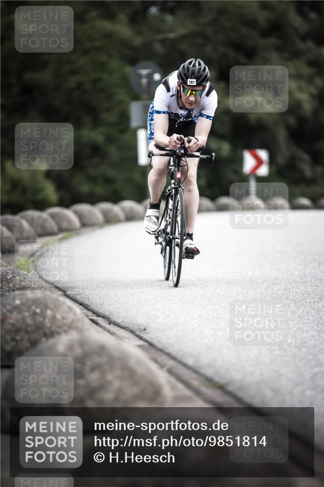 21.06.2026 - 29. Vierlanden-Triathlon H.Heesch http://msf.ph/oto/9851814 21.06.2026 12:05:01 Radfahren 245, 781, 882, 964 meine-sportfotos.de