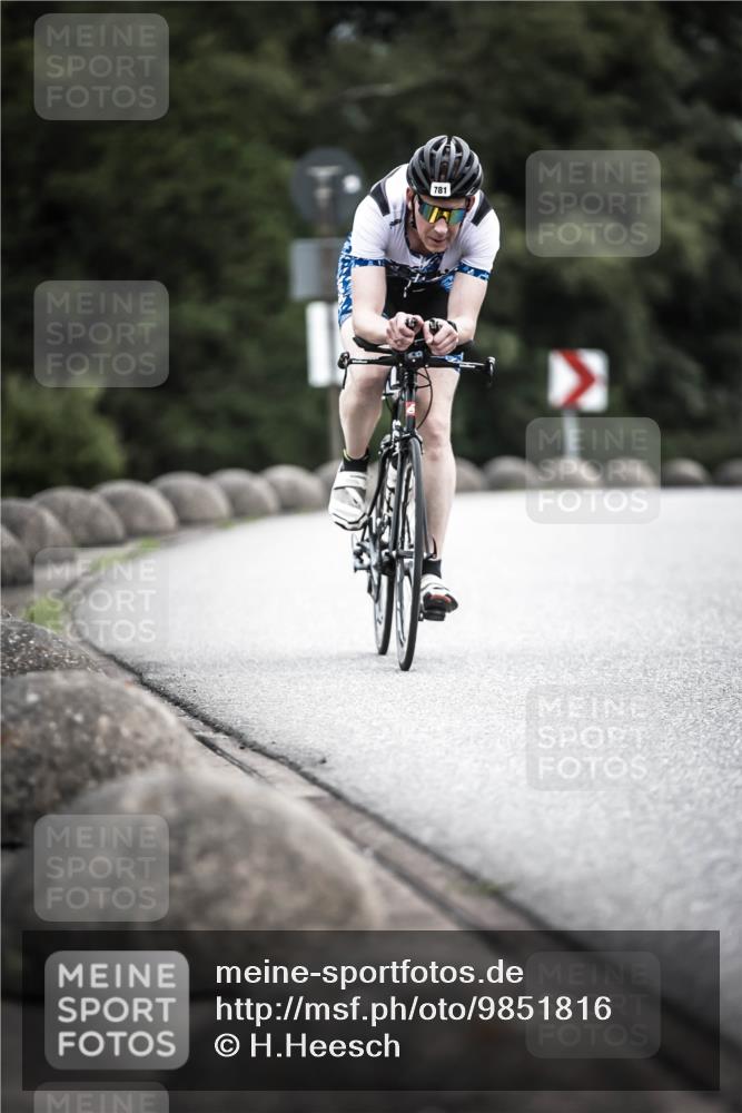 21.06.2026 - 29. Vierlanden-Triathlon H.Heesch http://msf.ph/oto/9851816 21.06.2026 12:05:01 Radfahren 245, 781, 882, 964 meine-sportfotos.de