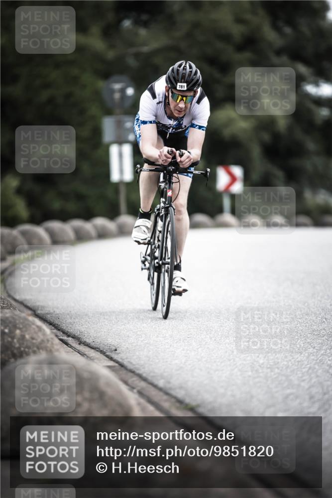21.06.2026 - 29. Vierlanden-Triathlon H.Heesch http://msf.ph/oto/9851820 21.06.2026 12:05:01 Radfahren 245, 781, 882, 964 meine-sportfotos.de