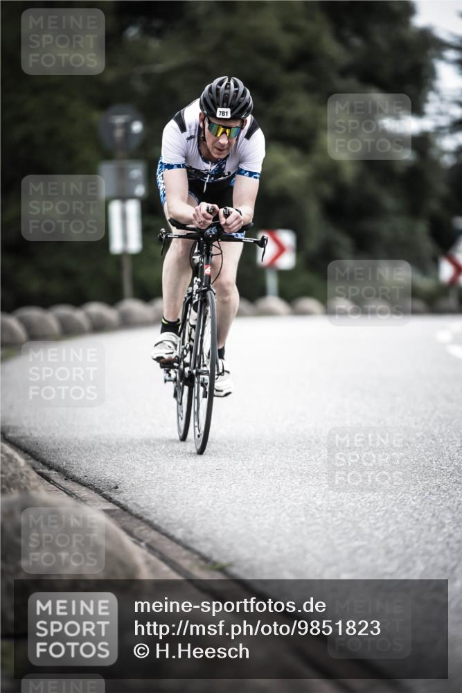 21.06.2026 - 29. Vierlanden-Triathlon H.Heesch http://msf.ph/oto/9851823 21.06.2026 12:05:01 Radfahren 245, 781, 882, 964 meine-sportfotos.de