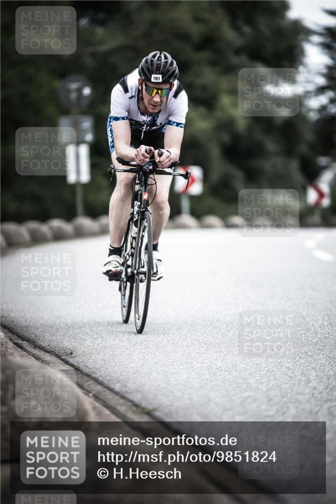 21.06.2026 - 29. Vierlanden-Triathlon H.Heesch http://msf.ph/oto/9851824 21.06.2026 12:05:01 Radfahren 245, 781, 882, 964 meine-sportfotos.de