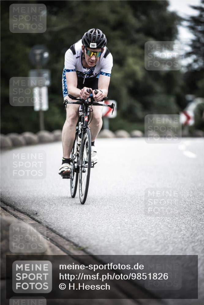 21.06.2026 - 29. Vierlanden-Triathlon H.Heesch http://msf.ph/oto/9851826 21.06.2026 12:05:01 Radfahren 245, 781, 882, 964 meine-sportfotos.de