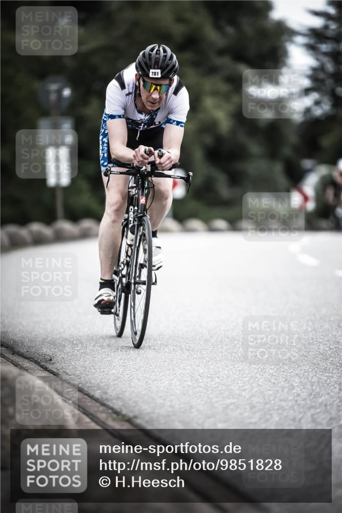 21.06.2026 - 29. Vierlanden-Triathlon H.Heesch http://msf.ph/oto/9851828 21.06.2026 12:05:02 Radfahren 245, 781, 882, 964 meine-sportfotos.de