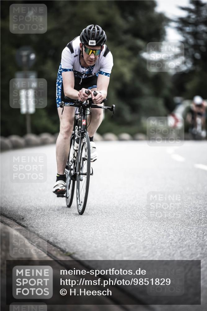 21.06.2026 - 29. Vierlanden-Triathlon H.Heesch http://msf.ph/oto/9851829 21.06.2026 12:05:02 Radfahren 245, 781, 882, 964 meine-sportfotos.de