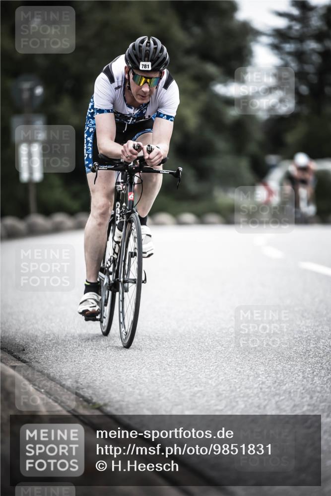 21.06.2026 - 29. Vierlanden-Triathlon H.Heesch http://msf.ph/oto/9851831 21.06.2026 12:05:02 Radfahren 245, 781, 882, 964 meine-sportfotos.de