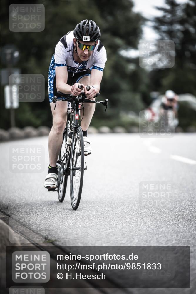 21.06.2026 - 29. Vierlanden-Triathlon H.Heesch http://msf.ph/oto/9851833 21.06.2026 12:05:02 Radfahren 245, 781, 882, 964 meine-sportfotos.de