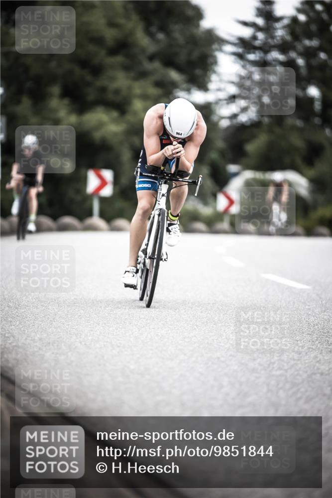 21.06.2026 - 29. Vierlanden-Triathlon H.Heesch http://msf.ph/oto/9851844 21.06.2026 12:05:05 Radfahren 245, 781, 882, 887, 964 meine-sportfotos.de