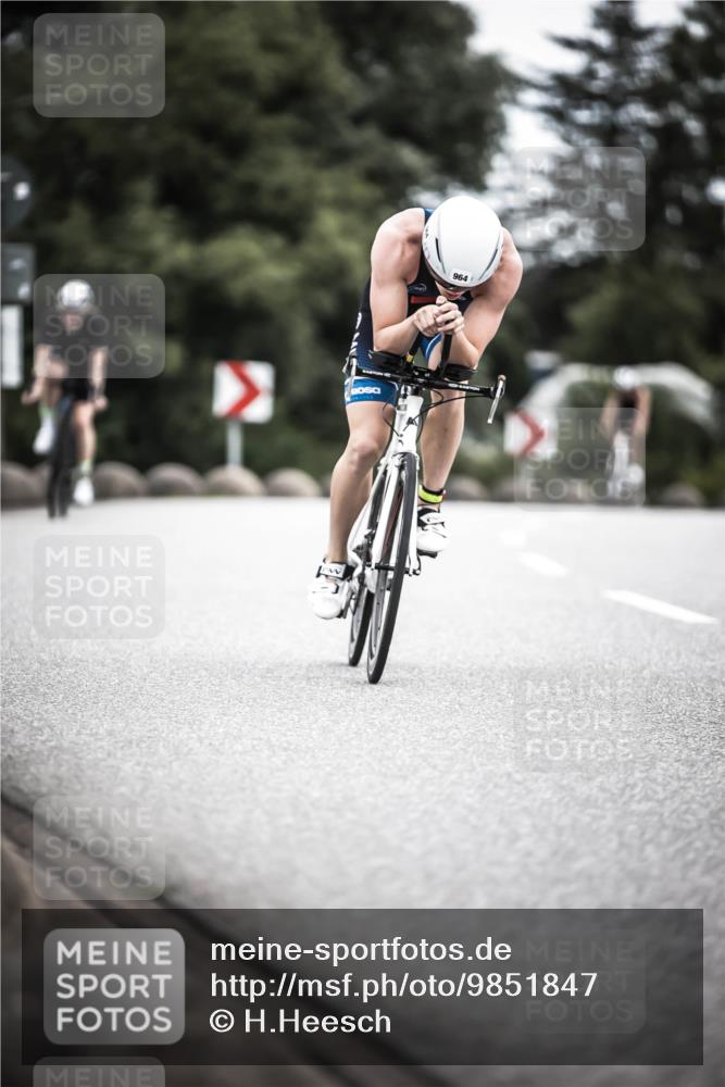 21.06.2026 - 29. Vierlanden-Triathlon H.Heesch http://msf.ph/oto/9851847 21.06.2026 12:05:05 Radfahren 245, 781, 882, 887, 964 meine-sportfotos.de