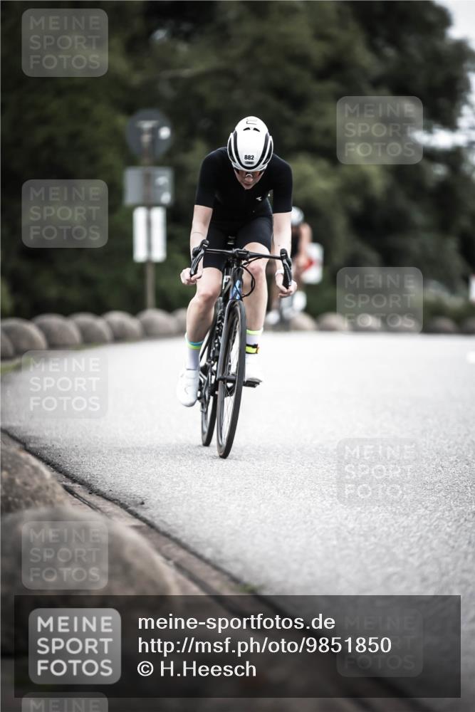 21.06.2026 - 29. Vierlanden-Triathlon H.Heesch http://msf.ph/oto/9851850 21.06.2026 12:05:08 Radfahren 882, 887, 964 meine-sportfotos.de