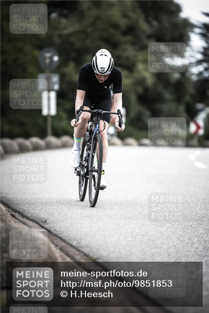 21.06.2026 - 29. Vierlanden-Triathlon H.Heesch http://msf.ph/oto/9851853 21.06.2026 12:05:08 Radfahren 882, 887, 964 meine-sportfotos.de
