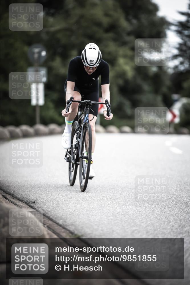 21.06.2026 - 29. Vierlanden-Triathlon H.Heesch http://msf.ph/oto/9851855 21.06.2026 12:05:08 Radfahren 882, 887, 964 meine-sportfotos.de
