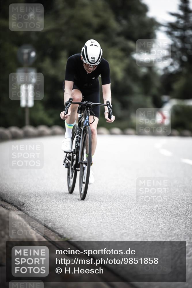 21.06.2026 - 29. Vierlanden-Triathlon H.Heesch http://msf.ph/oto/9851858 21.06.2026 12:05:08 Radfahren 882, 887, 964 meine-sportfotos.de