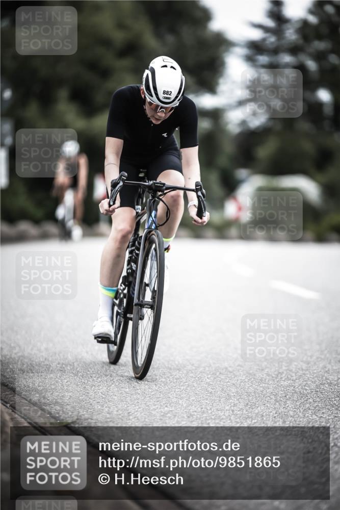 21.06.2026 - 29. Vierlanden-Triathlon H.Heesch http://msf.ph/oto/9851865 21.06.2026 12:05:08 Radfahren 882, 887, 964 meine-sportfotos.de