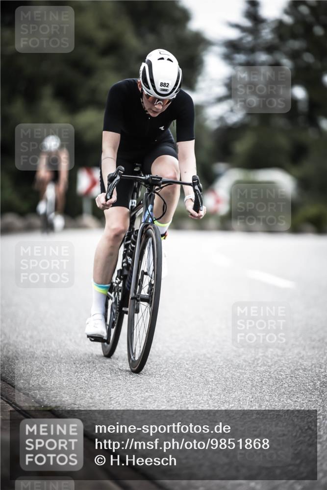 21.06.2026 - 29. Vierlanden-Triathlon H.Heesch http://msf.ph/oto/9851868 21.06.2026 12:05:08 Radfahren 882, 887, 964 meine-sportfotos.de