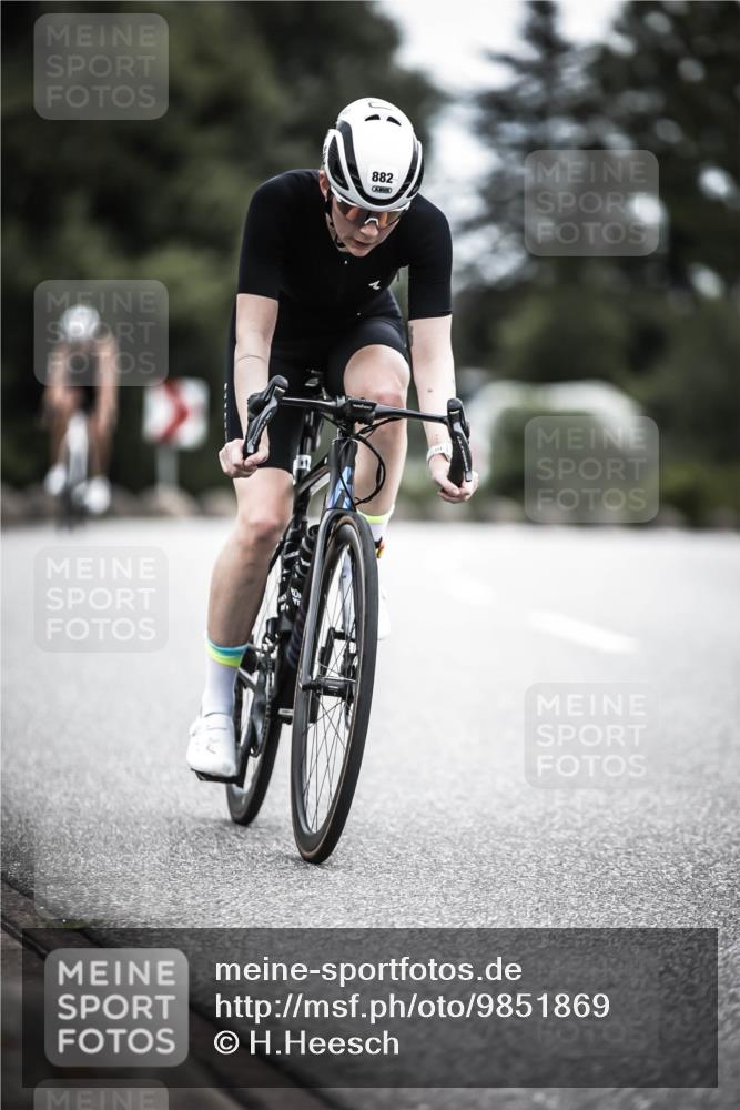 21.06.2026 - 29. Vierlanden-Triathlon H.Heesch http://msf.ph/oto/9851869 21.06.2026 12:05:08 Radfahren 882, 887, 964 meine-sportfotos.de