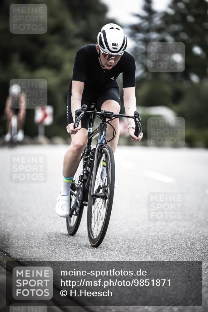 21.06.2026 - 29. Vierlanden-Triathlon H.Heesch http://msf.ph/oto/9851871 21.06.2026 12:05:08 Radfahren 882, 887, 964 meine-sportfotos.de