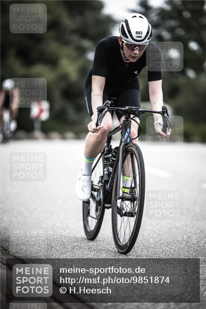 21.06.2026 - 29. Vierlanden-Triathlon H.Heesch http://msf.ph/oto/9851874 21.06.2026 12:05:08 Radfahren 882, 887, 964 meine-sportfotos.de