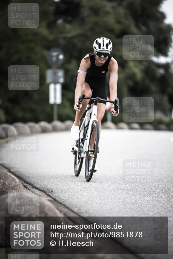 21.06.2026 - 29. Vierlanden-Triathlon H.Heesch http://msf.ph/oto/9851878 21.06.2026 12:05:11 Radfahren 882, 887 meine-sportfotos.de