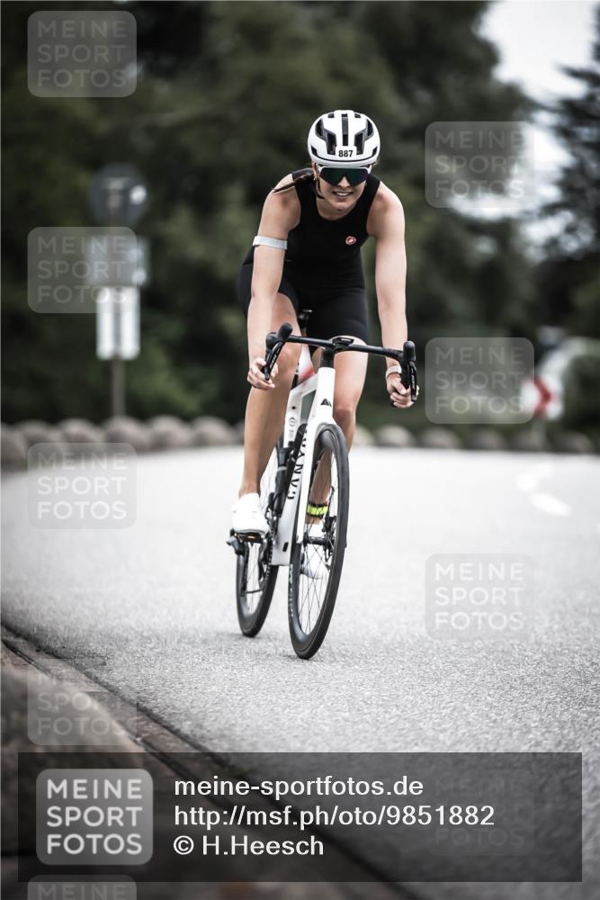 21.06.2026 - 29. Vierlanden-Triathlon H.Heesch http://msf.ph/oto/9851882 21.06.2026 12:05:11 Radfahren 882, 887 meine-sportfotos.de