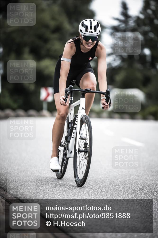 21.06.2026 - 29. Vierlanden-Triathlon H.Heesch http://msf.ph/oto/9851888 21.06.2026 12:05:11 Radfahren 882, 887 meine-sportfotos.de