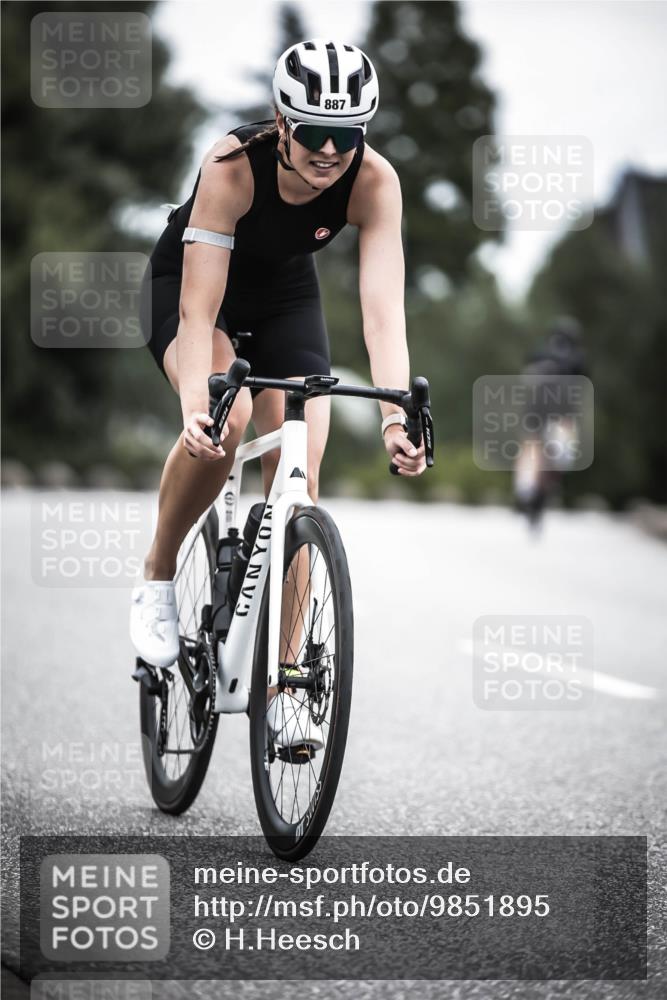 21.06.2026 - 29. Vierlanden-Triathlon H.Heesch http://msf.ph/oto/9851895 21.06.2026 12:05:12 Radfahren 882, 887 meine-sportfotos.de