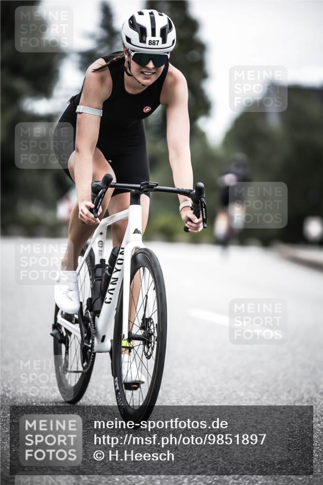 21.06.2026 - 29. Vierlanden-Triathlon H.Heesch http://msf.ph/oto/9851897 21.06.2026 12:05:12 Radfahren 882, 887 meine-sportfotos.de