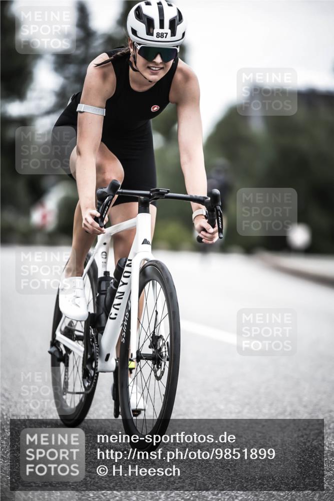 21.06.2026 - 29. Vierlanden-Triathlon H.Heesch http://msf.ph/oto/9851899 21.06.2026 12:05:12 Radfahren 882, 887 meine-sportfotos.de