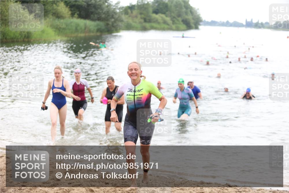 21.06.2026 - 29. Vierlanden-Triathlon Andreas Tolksdorf http://msf.ph/oto/9851971 21.06.2026 10:18:46 Schwimmen 355, 482, 490, 492, 510, 511, 524, 551, 556, 601 meine-sportfotos.de
