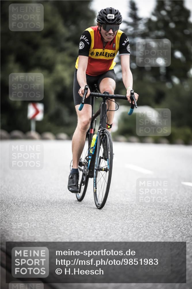 21.06.2026 - 29. Vierlanden-Triathlon H.Heesch http://msf.ph/oto/9851983 21.06.2026 12:05:29 Radfahren 637, 662, 831, 897, 944 meine-sportfotos.de